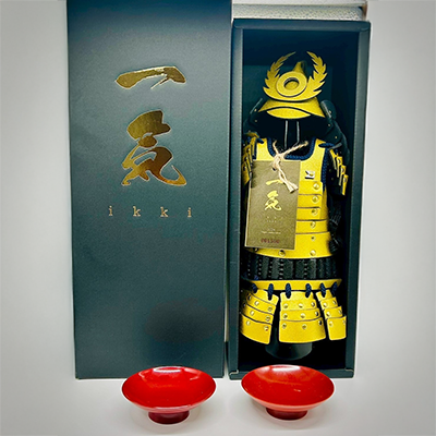 STRONG46％　一気-SAKE-（盃×2個、ボトルアーマー金×1個）／株式会社一気